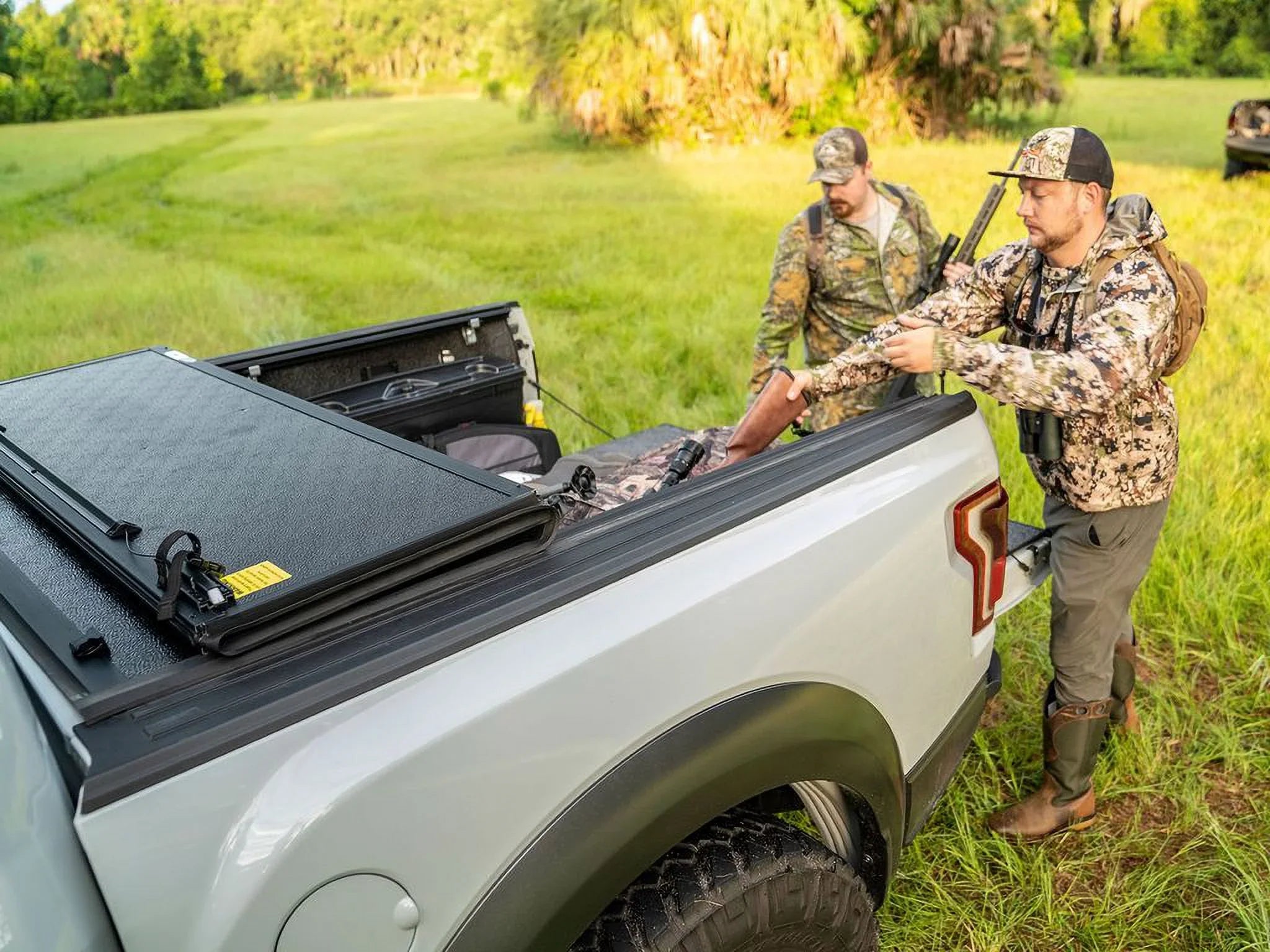 Gator by RealTruck EFX Hard Tri-Fold Truck Bed Tonneau Cover | GC14019 | Compatible with 2014 - 2018, 2019 Ltd/Lgcy Chevy/GMC Silverado/Sierra Limited 1500 6' 7" Bed (78.9")