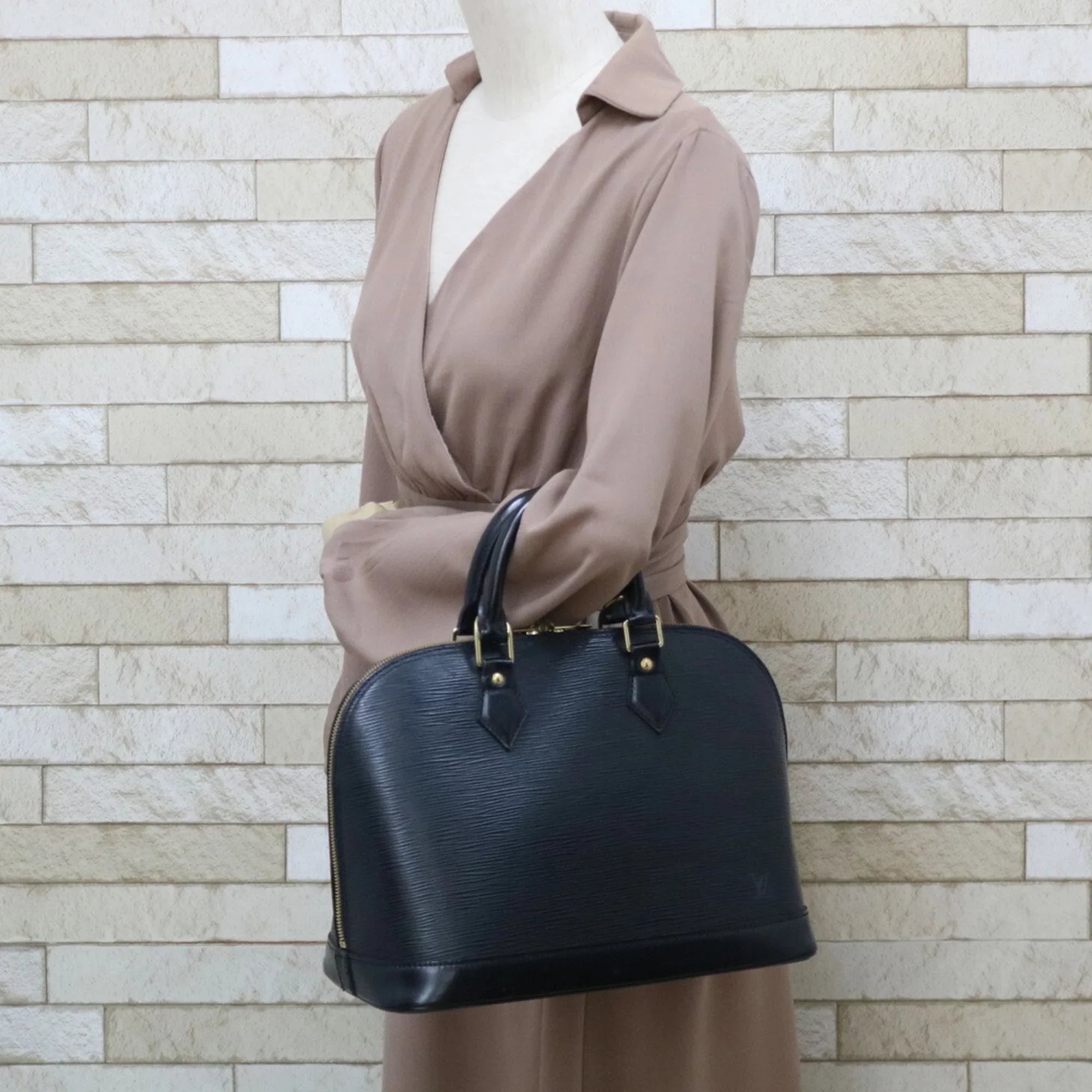 Pre-Owned LOUIS VUITTON Louis Vuitton Handbag Epi Arma M52142 Black Noir Ladies Leather (Fair)