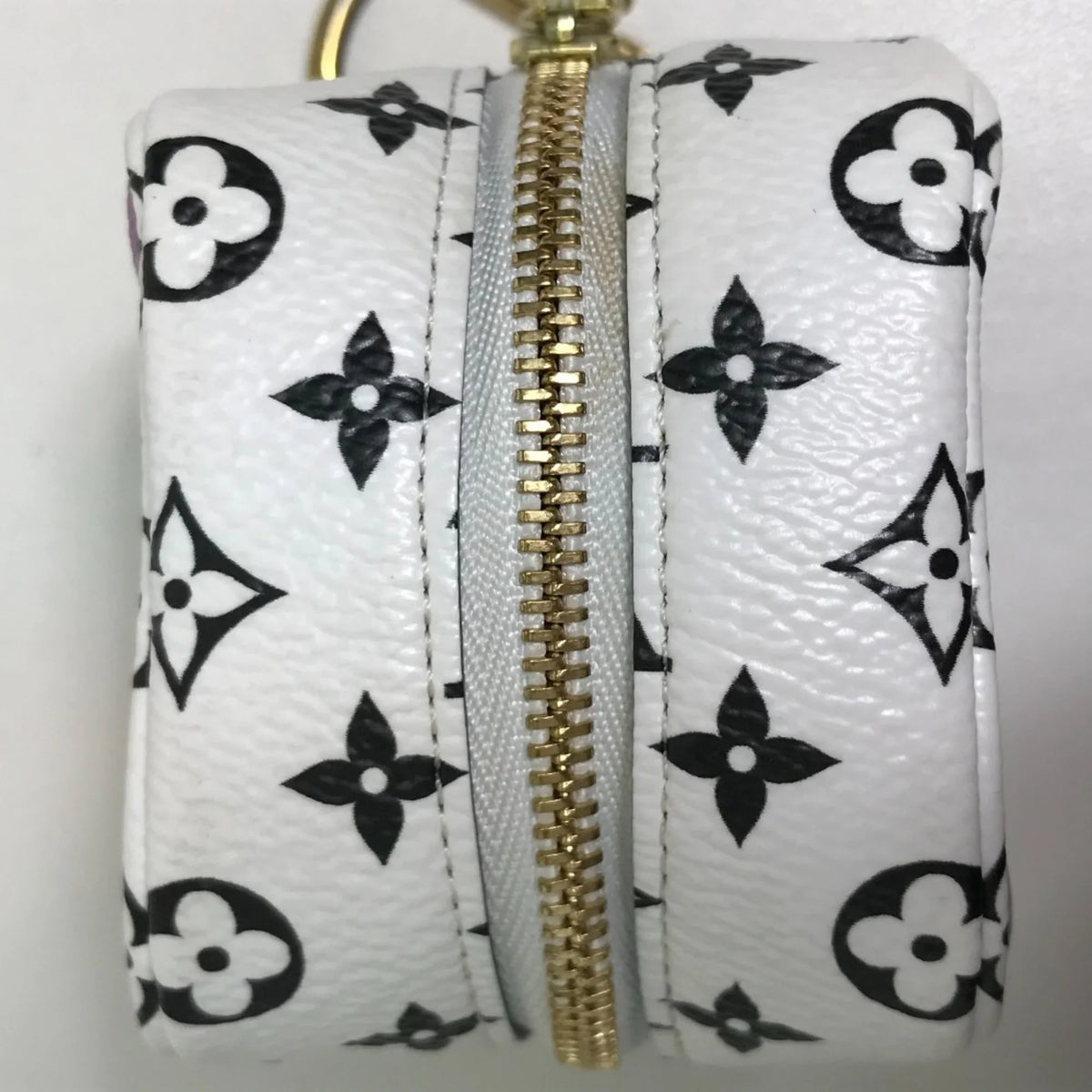 Pre-Owned LOUIS VUITTON M67669 Monogram Giant Portomone Cube Accessory Pouch Canvas Women's White/Multicolor (Good)