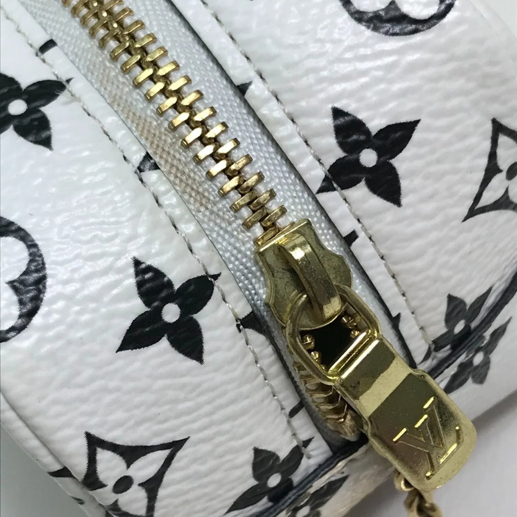 Pre-Owned LOUIS VUITTON M67669 Monogram Giant Portomone Cube Accessory Pouch Canvas Women's White/Multicolor (Good)