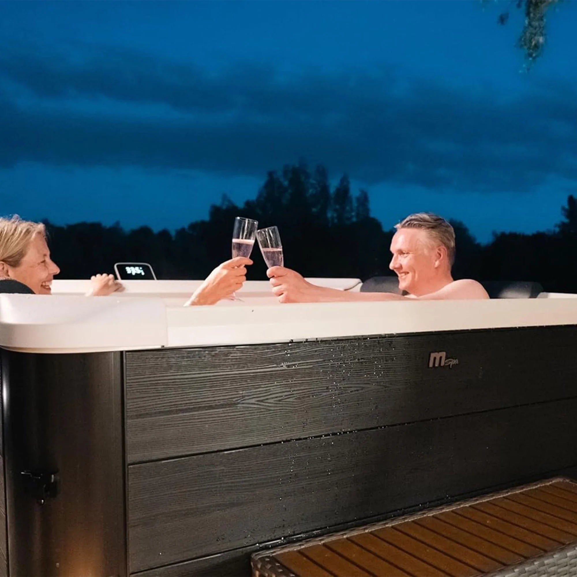 MSpa Oslo 6 Person Squared Hot Tub with Hydro Massage Jets Plus & LED Strip